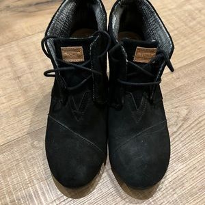 Toms women boot size 9.